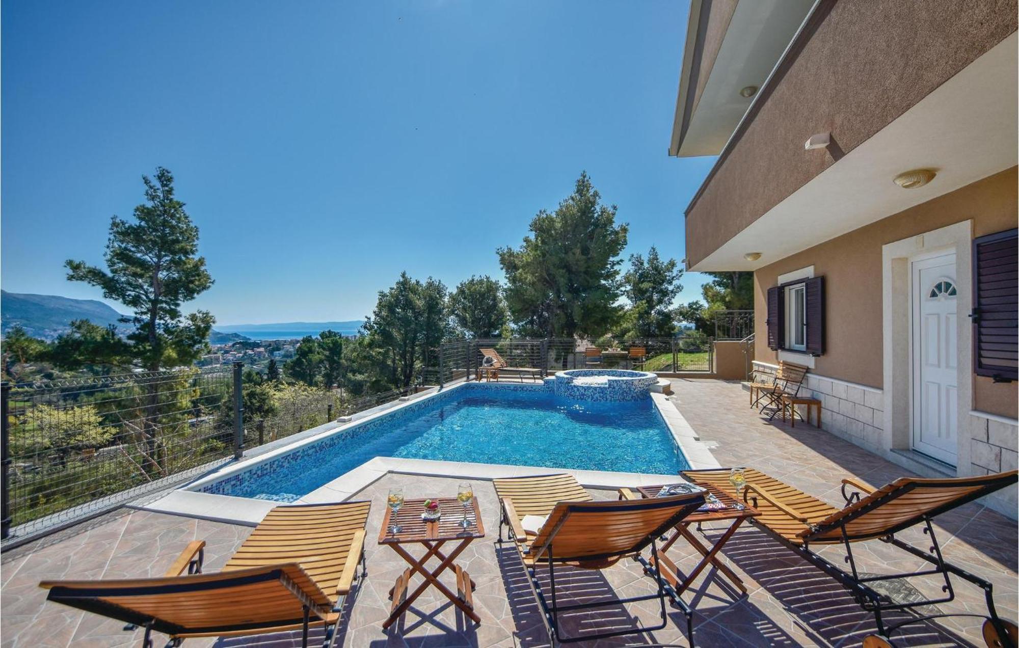 Lovely Home In Split With Jacuzzi Exterior foto